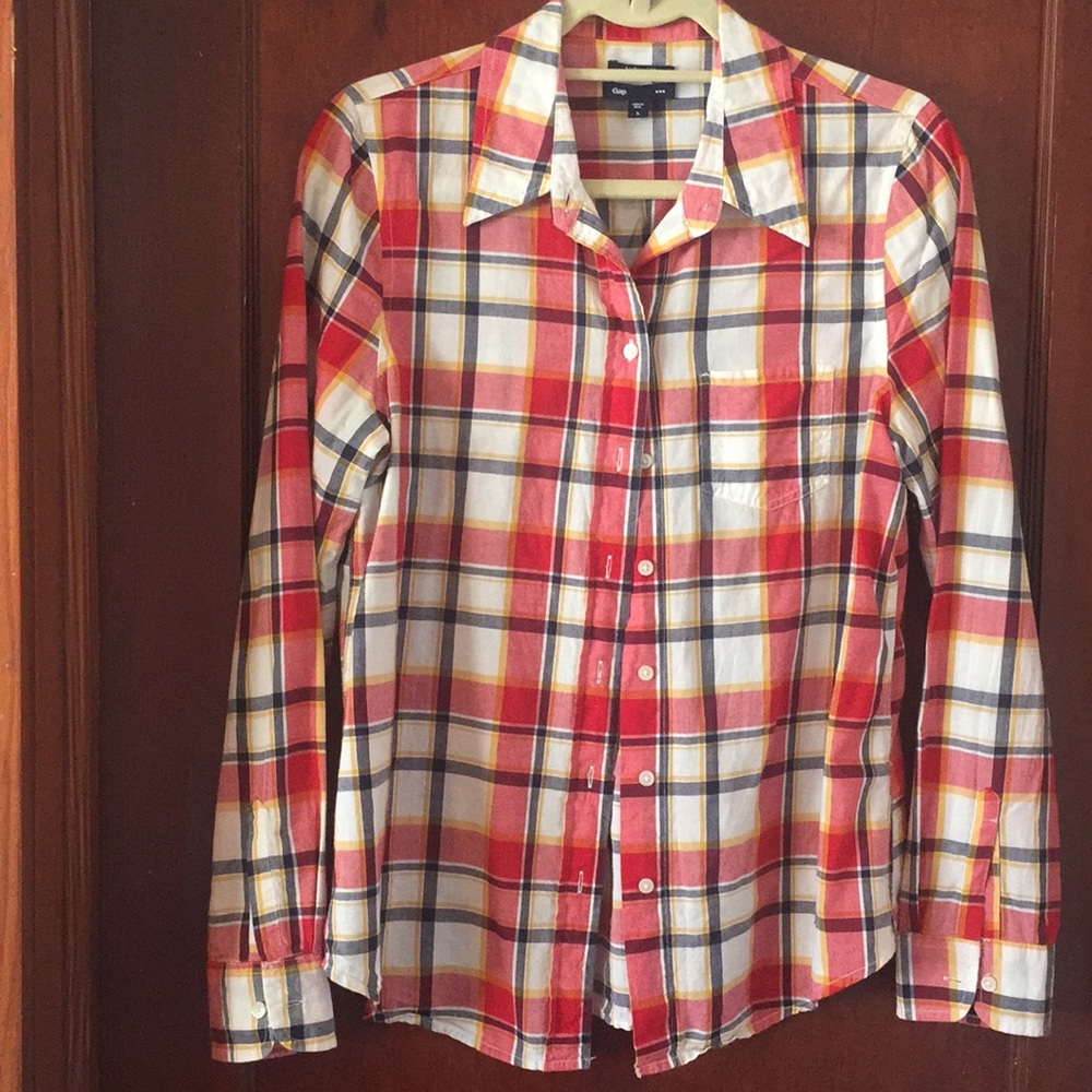 Plaid boyfriend fit shirt.
